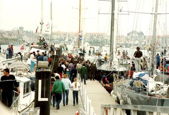 Vendee Globe Challenge 1989-1990 - Foule Pontons Arrivee Jean-Francois Coste
